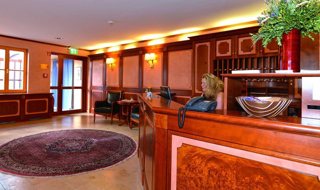 Altstadthotel Braeuwirt Weiden in der Oberpfalz ภายนอก รูปภาพ
