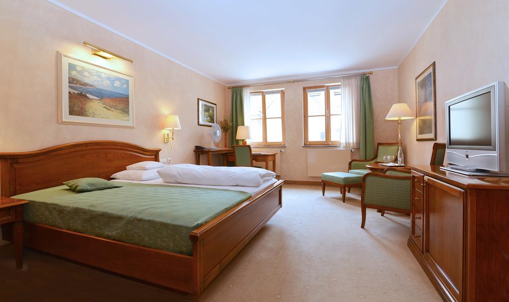 Altstadthotel Braeuwirt Weiden in der Oberpfalz ภายนอก รูปภาพ