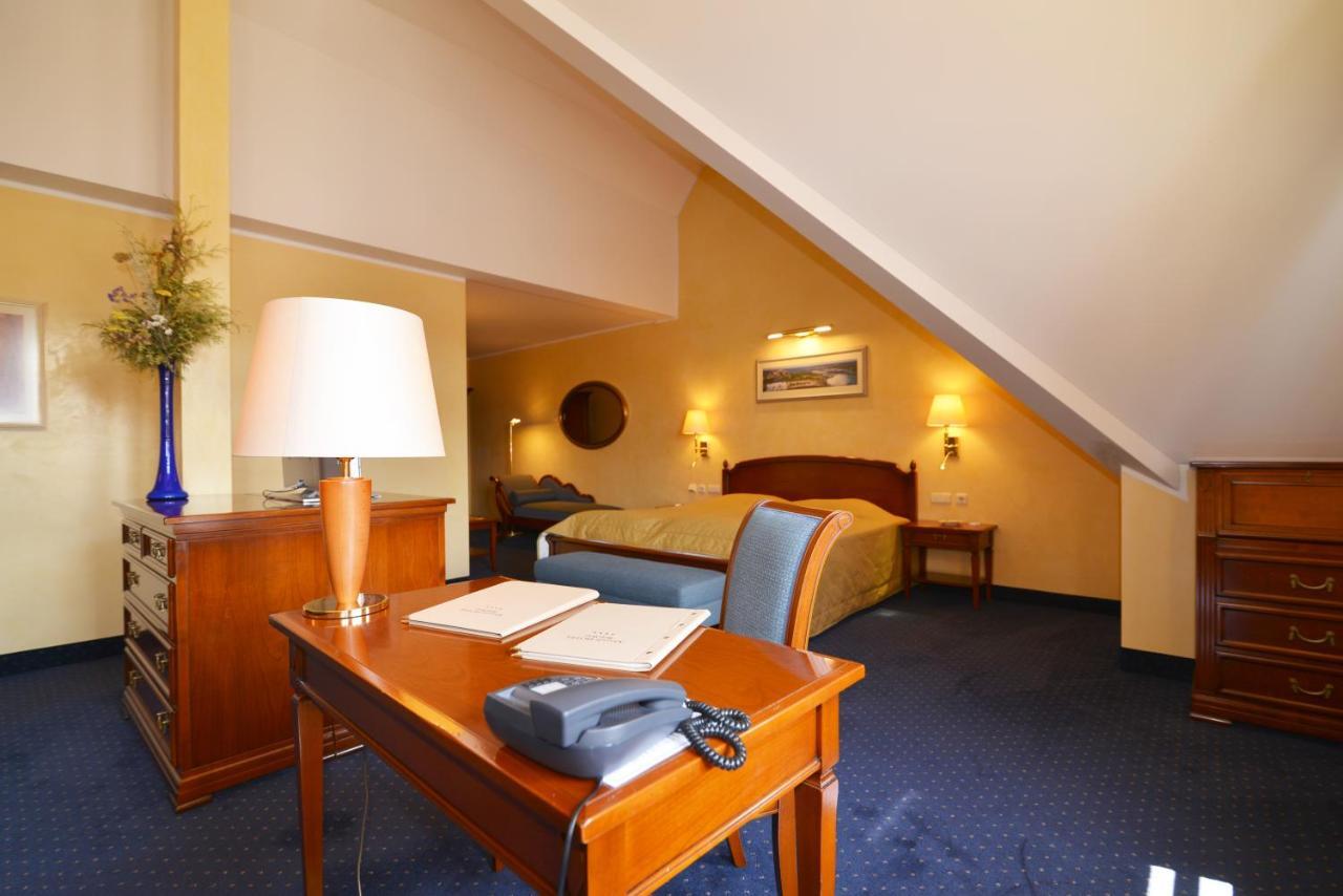 Altstadthotel Braeuwirt Weiden in der Oberpfalz ภายนอก รูปภาพ
